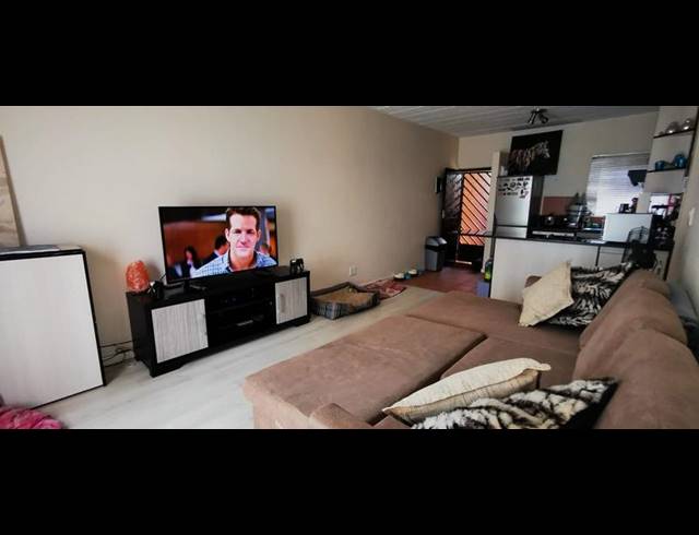 1 BEDROOM APARTMENT FOR SALE IN SUNNINGHILL